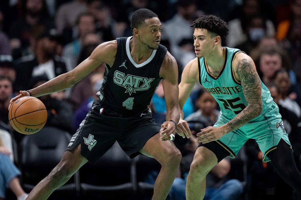 洲足坛的常 洲足坛的常